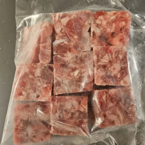 VEPŘOVÁ CHRUPAVKA MLETÁ 500G - KOSTKY 3x3cm